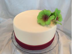 Picture of Ivory white cake with quatrefoil