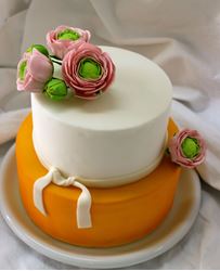 Picture of Yellow & white cake with flowers
