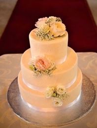Picture of Wedding cake with lace